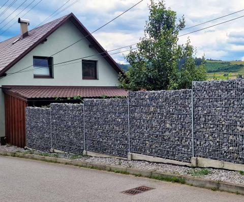 kamienne ogrodzenie gabion