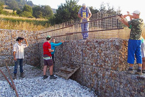 Montáž oporného gabionového múru